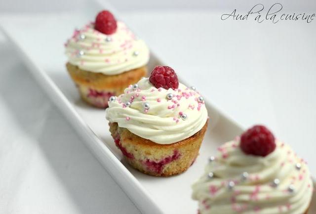 Cupcakes en rouge et noir (chocolat blanc et framboise)