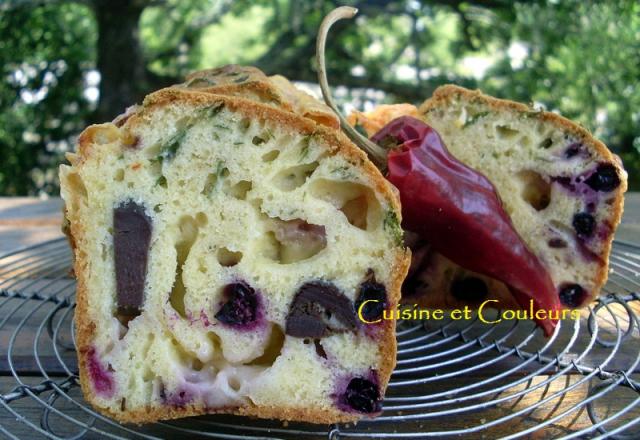 Cake aux gésiers confits, baies de cassis & tomme de montagne