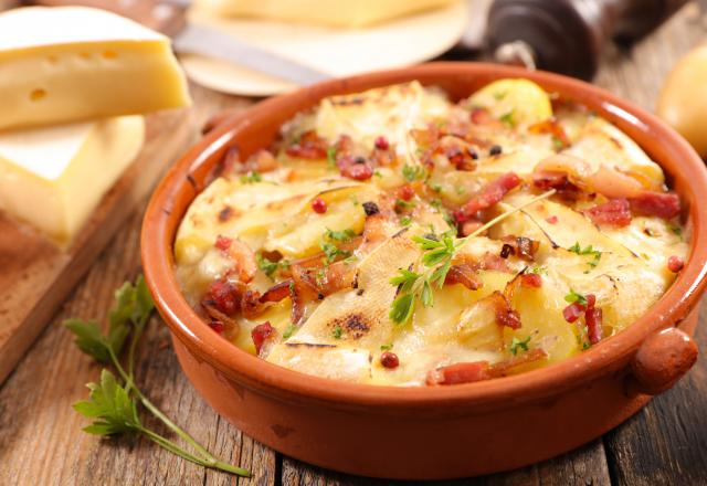 Cette recette de pizza tartiflette sera parfaite pour se réchauffer avec le froid