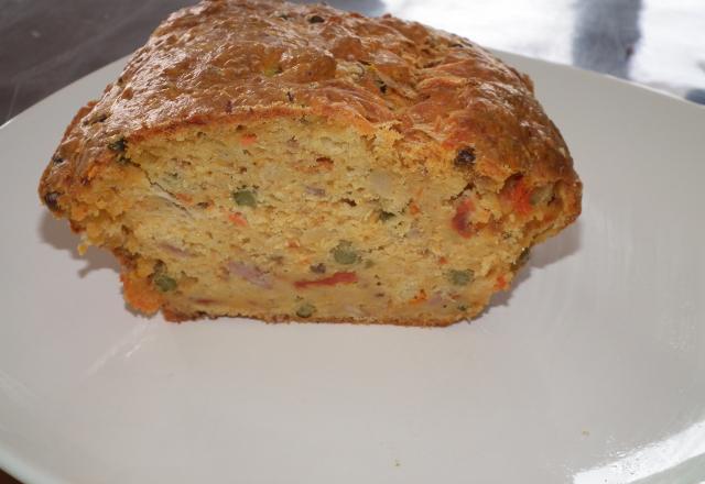 Cake aux légumes et jambon et tomates séchées