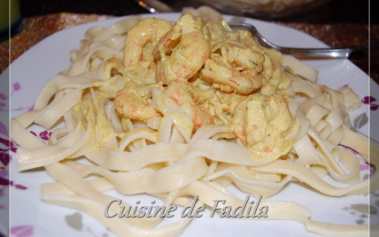 Tagliatelles fraîches et crevettes sauce curry