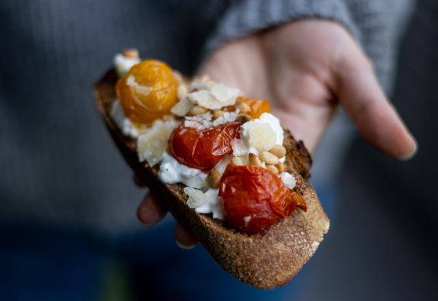 Bruschetta à la burrata et tomates cerises confites