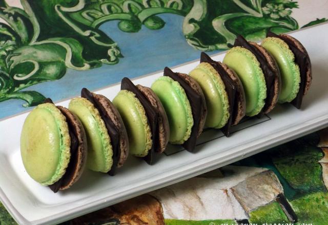 Macarons menthe-chocolat