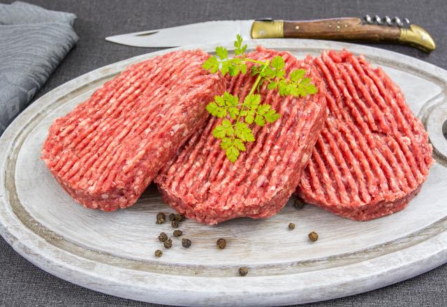 Rappel produit : ces steaks hachés d’une grande enseigne présentent un risque !