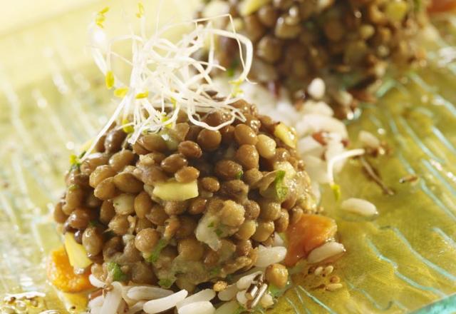 Bouchées de lentilles, riz rouge et blanc aux herbes parfumées