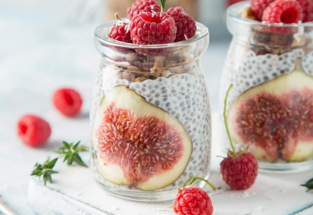 Pudding de chia figues, framboises et granola