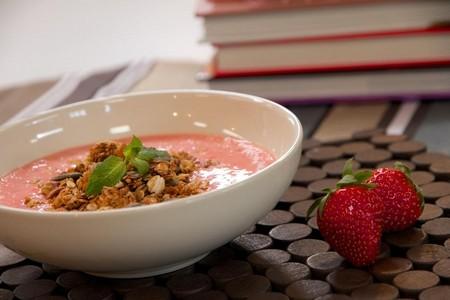 Granola au lassi de fraises rondes de France