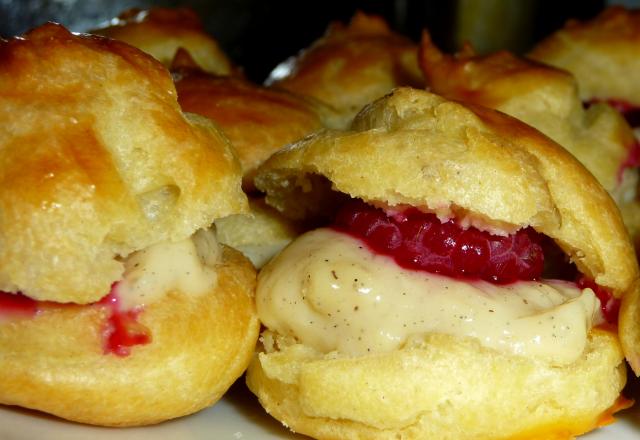 Petits choux à la crème pâtissière & framboises