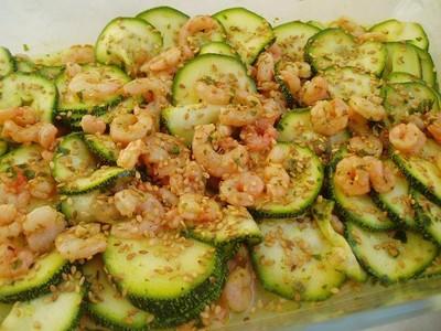 Courgettes et crevettes marinées au curry