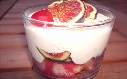 Trifle d'automne aux figues et framboises