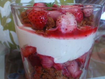 Verrine gourmande aux fruits rouges et aux spéculoos