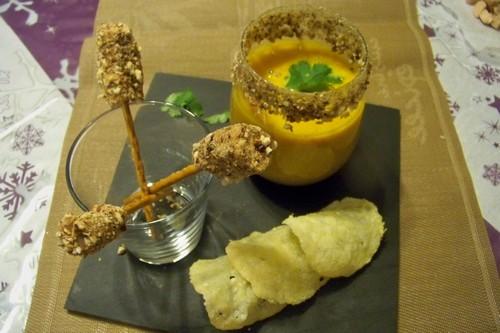 Verrine de crème de potiron, mini-brochettes de foie gras et craquelin de parmesan