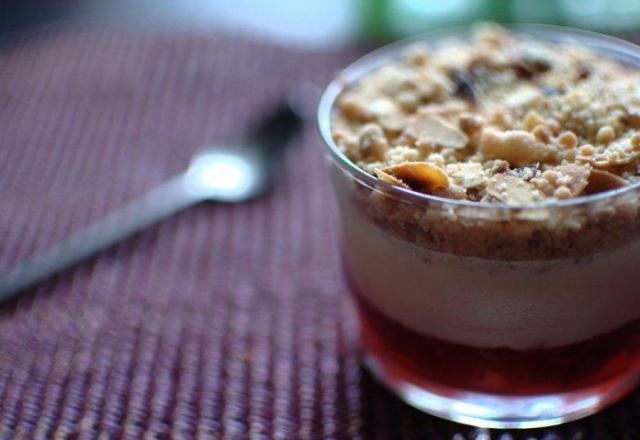 Fouetté de chocolat blanc et son lit de fraises