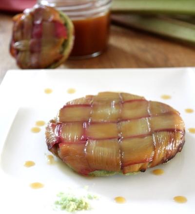 Tarte tatin à la rhubarbe (pâte à la pistache)