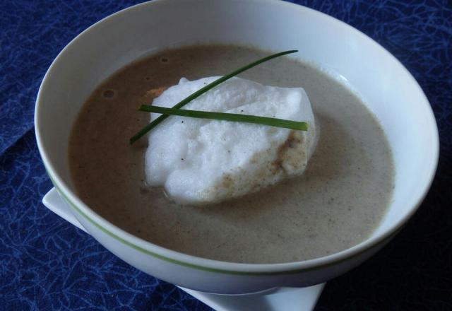 Crème de champignons façon îles flottantes