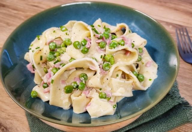 Pappardelle à la crème, jambon et petits pois