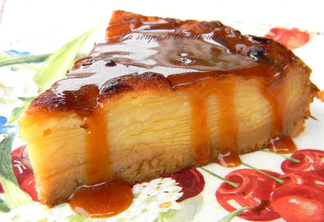 Gâteau invisible aux pommes et crème caramel au beurre salé