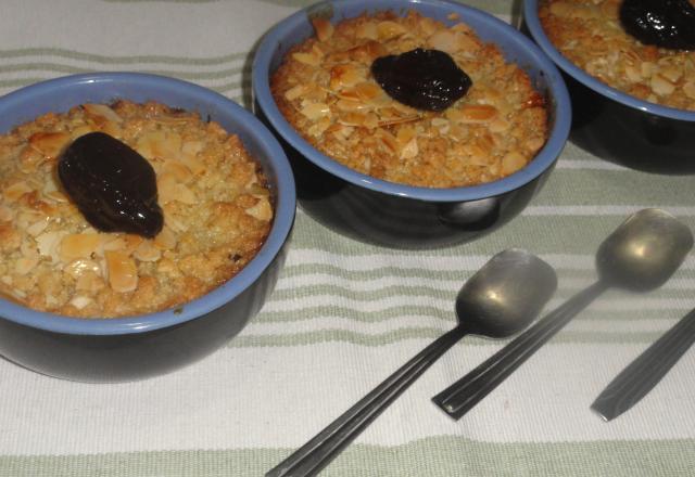 Crumble aux prunes et aux épices