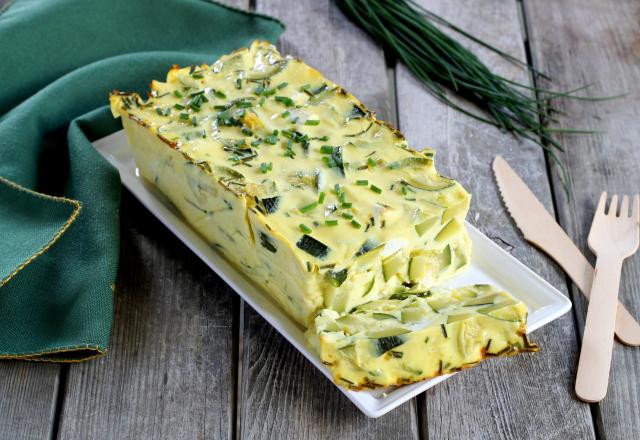 Avec un simple moule à cake, voici comment réussir un délicieux flan de courgettes et feta