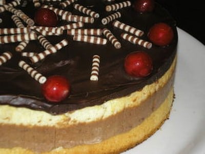 Entremet à la mousse au praliné et toblerone