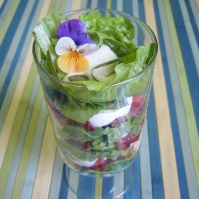 Verrine de laitue et fraise et sa sauce cajou