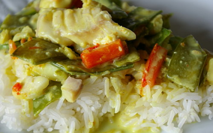 Poisson poché au lait de coco et aux petits légumes