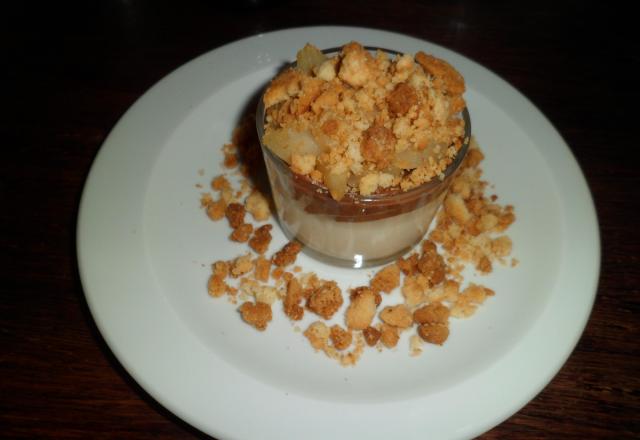 Verrine crumble amandes creme pralinoise compotée de poires panna cotta vanille