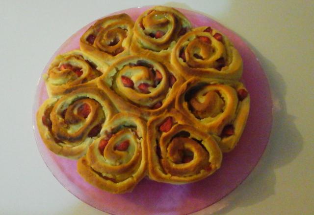 Ma brioche de rêve aux fraises, chocolat blanc & crème pâtissière