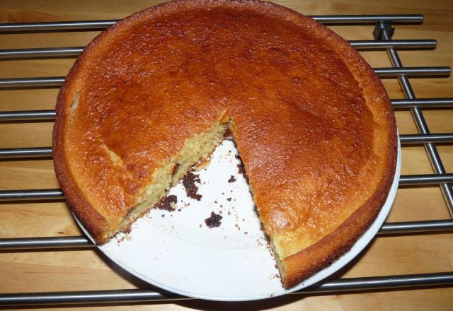 Gateau yaourt aux pépites de chocolat et noix de coco rapée