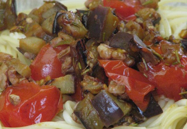 Spaghettis aux aubergines et aux noix