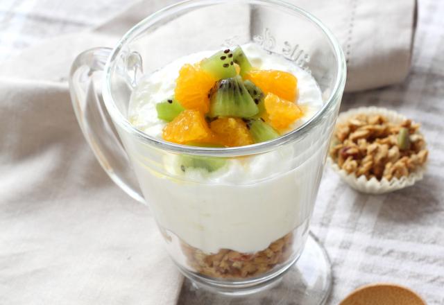 Faisselle au granola et fruits frais