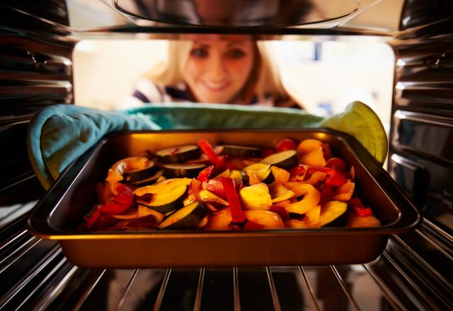 Laisser refroidir un plat dans le four toute la nuit : cela est-il sans risque pour la santé ?