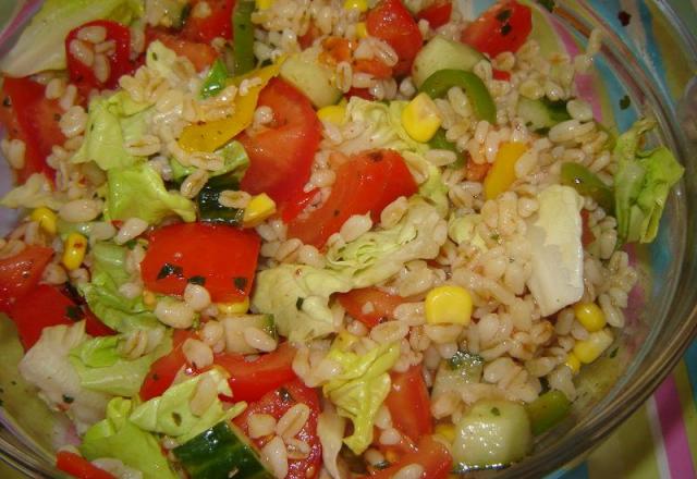 Salade de blé au concombre et au poivron