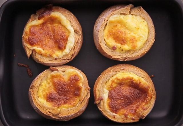 Mini-quiches en coque de pain