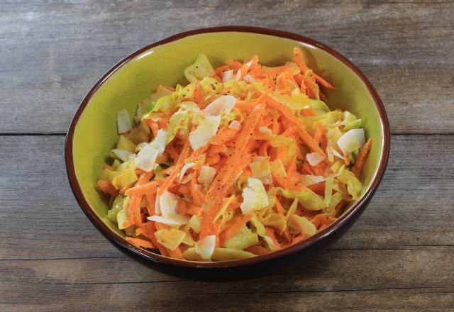 Salade de carottes râpées, coco et citron vert