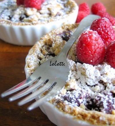 Tarte sablée aux framboises et amandes en crumble