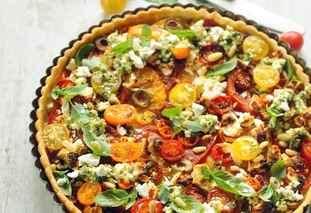 Tarte aux tomates mélangées et basilic