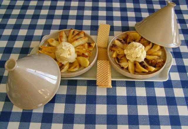 Tajine de pommes avec glace à la vanille facile