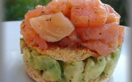 Millefeuille de saumon fumé et avocat