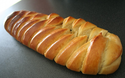 Brioche à la crème pâtissière et aux raisins