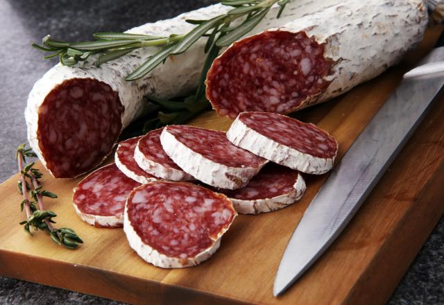 Rappel produit : ces saucissons secs, vendus partout en France, contiennent sûrement du plastique !