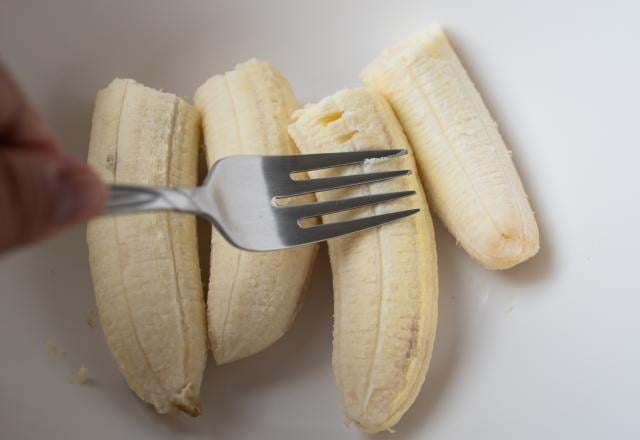 Voici pourquoi il est bénéfique d’écraser la banane avant de la manger