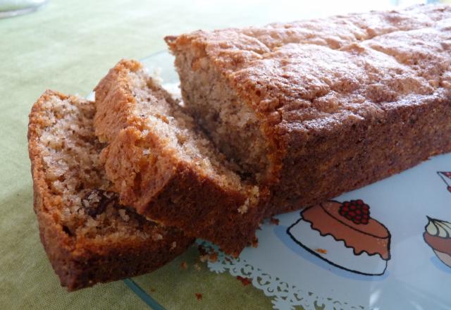 Cake à la pomme, aux raisins et aux noix