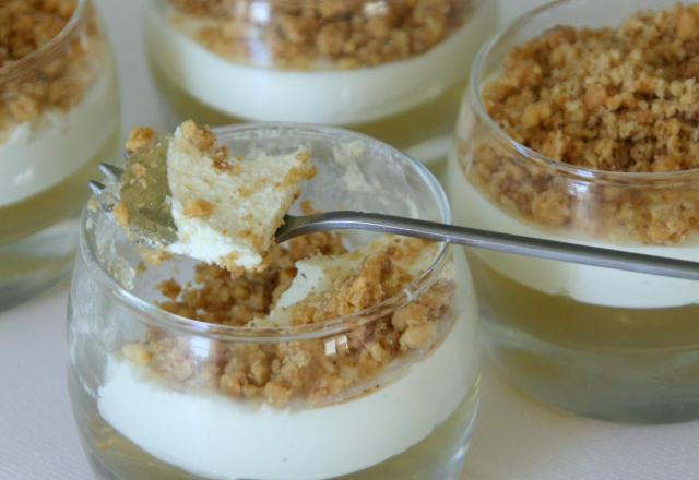 Pannacotta de roquefort sur gelée de muscat, crumble de châtaigne et noix