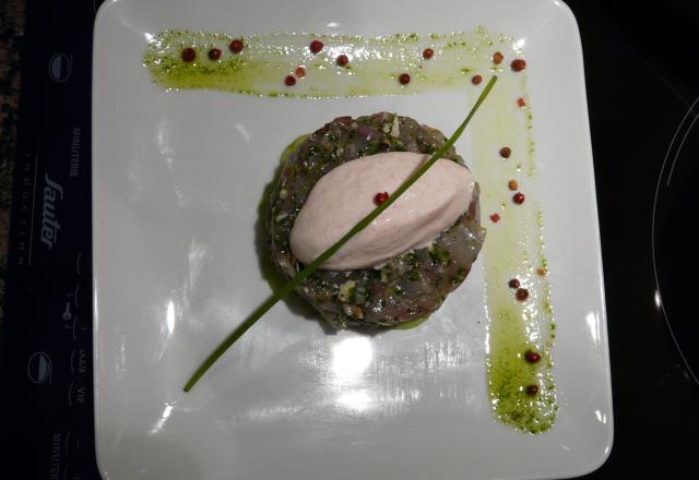 Tartare de loup de ligne à la noisette et citron vert combawa