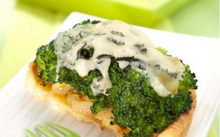 Tartelettes de Fourme d'Ambert au brocoli et caramel de pommes