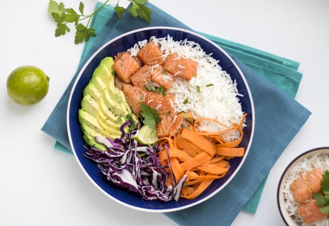 Poke bowl au saumon mariné et riz basmati