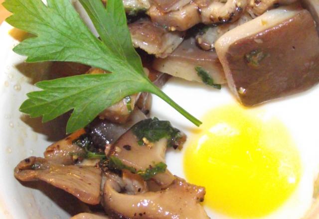 Œuf cocotte au bain marie et poêlée de champignons sauvages