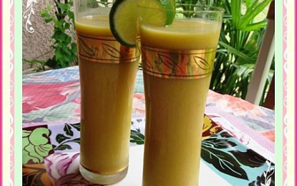 Smoothie mangue, coco et citron vert