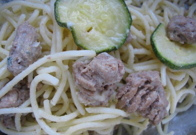 Spaghetti et poêlée de courgettes & steack au roquefort